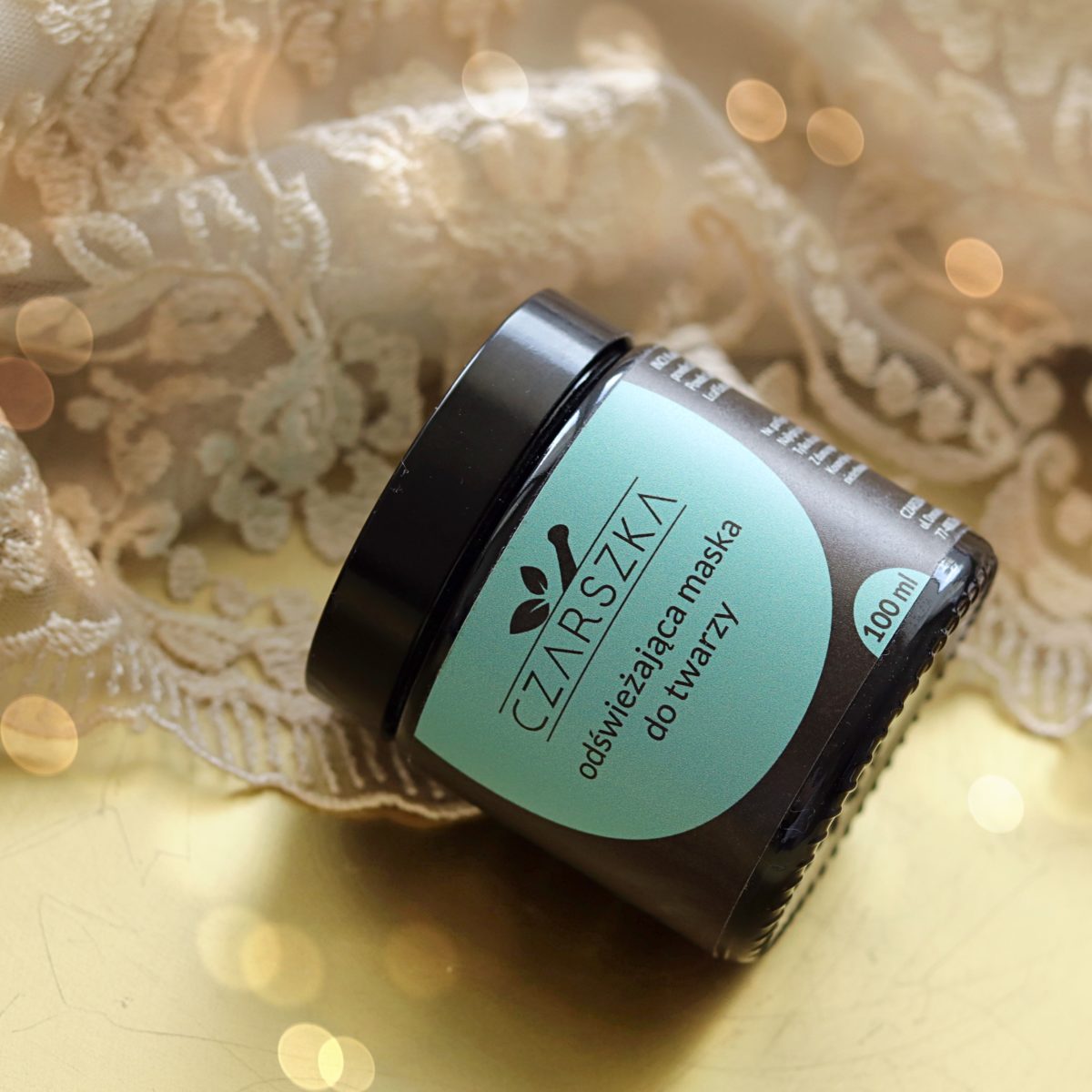 Czarszka maska odświeżająca annemarie